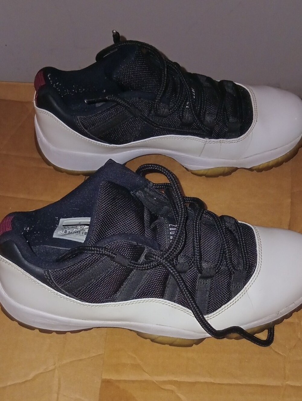 Men's Air Jordan 11 Retro Low "Tuxedo - Picture 4 of 7